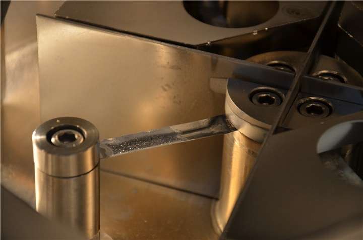 Ultra-High Vacuum Thermal Evaporation Coater