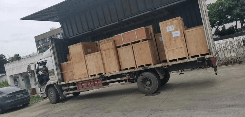 Línea de ensamblaje de paquetes de baterías cilíndricas TMAX 18650 21700 26650 32700 para clientes indios
