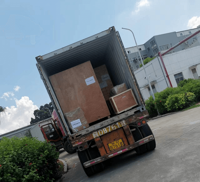 Máquina de línea de ensamblaje de paquetes de baterías semiautomáticas TMAX enviada a Tailandia
